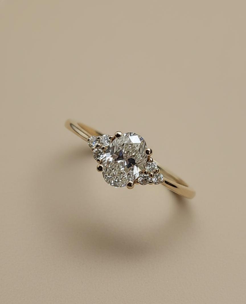 Bague à trois pierres en diamant naturel ovale de 0,8 carat certifié GIA Oval cut Moissanite engagement ring in Gold or Platinum — custom handcrafted by Forever For Love