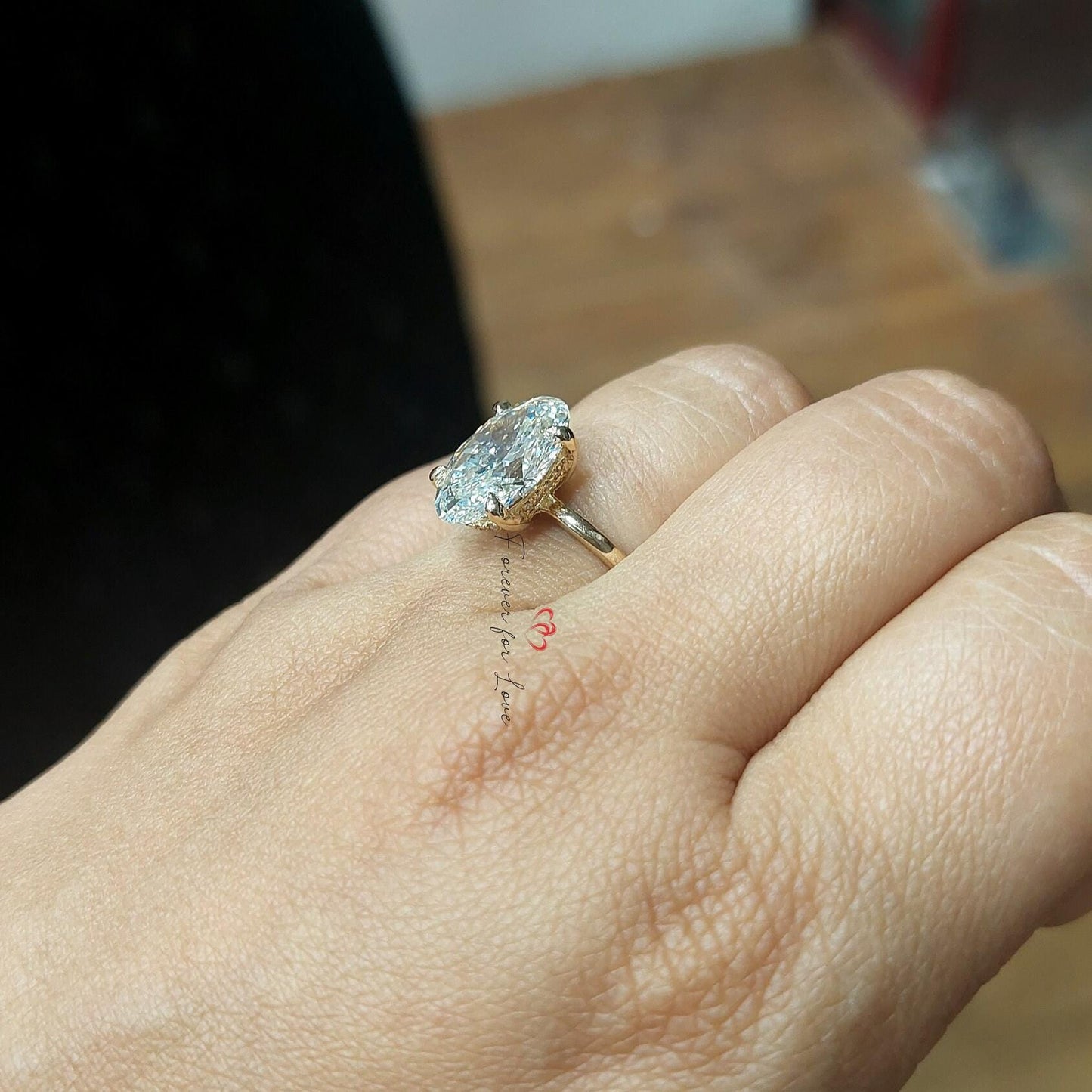 4 Karat ovaler Labor-Diamant mit verstecktem Halo, Solitär Moissanite engagement ring in 935 Argentium Silber — custom handcrafted by Forever For Love