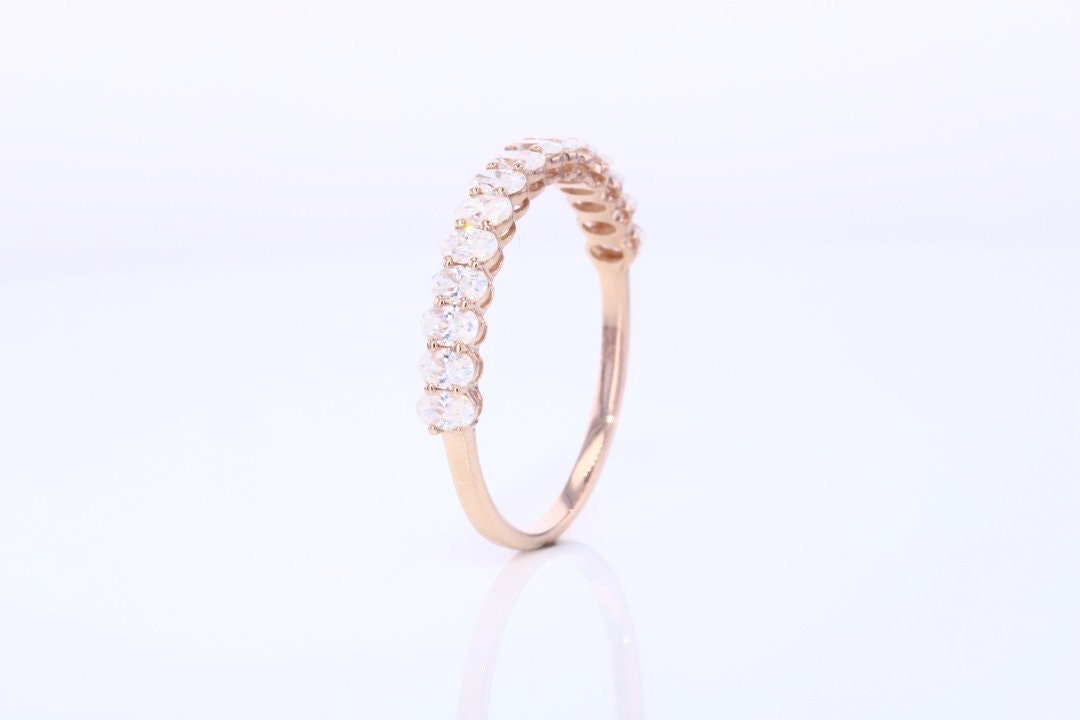 Alliance demi-éternité avec moissanite ovale Oval cut Moissanite taille brillant engagement ring in Gold or Platinum — custom handcrafted by Forever For Love