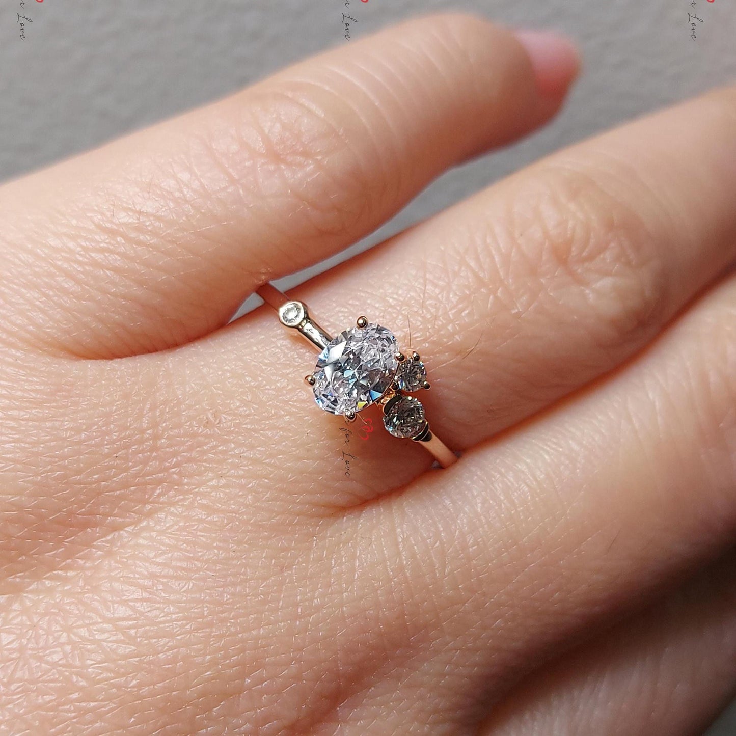 1 Karat IGI zertifizierter ovaler Labor-Diamant-Verlobungsring mit Marquise-Akzenten Oval cut Moissanite engagement ring in 935er Argentium Silber — custom handcrafted by Forever For Love