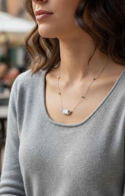Strahlender Radiant-Schliff Diamant Solitaire Floating Anhänger mit 45 cm Kette, IGI-zertifiziert 4 Karat F-Farbe VS1 Reinheit 14 Karat Gelbgold.