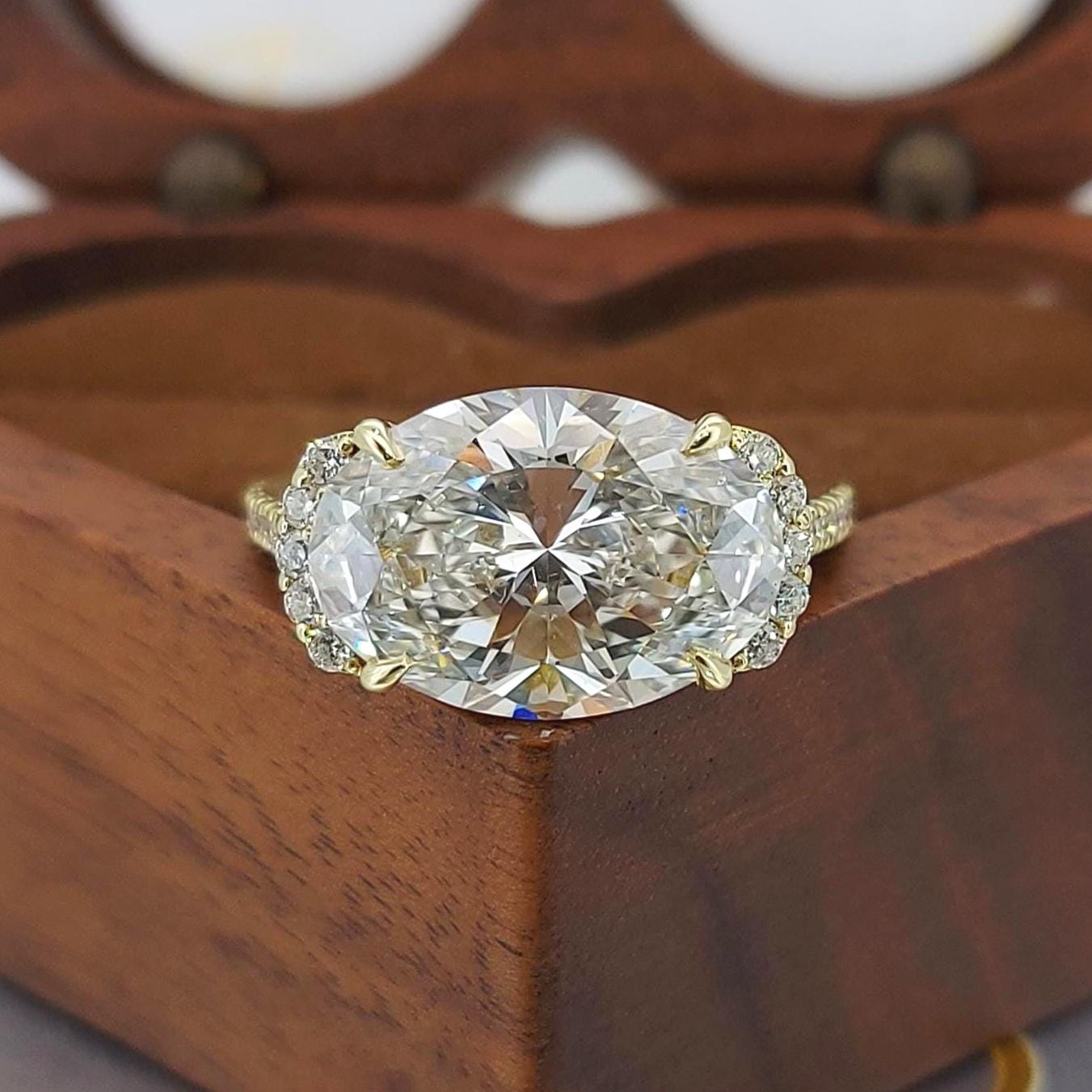 5.5ct East West Oval, E / VVS2 Clarity IGI Certified Lab Diamond Solitaire Engagement Ring Side Round Stones 14k Solid Gold Perfect Gift