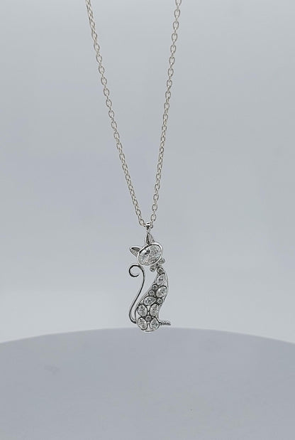 Katzen Diamant Halskette, 14k Weißgold, zierliche minimalistische Katzen-Anhänger, Diamant Damen Halskette, besonderes Geschenk für sie.