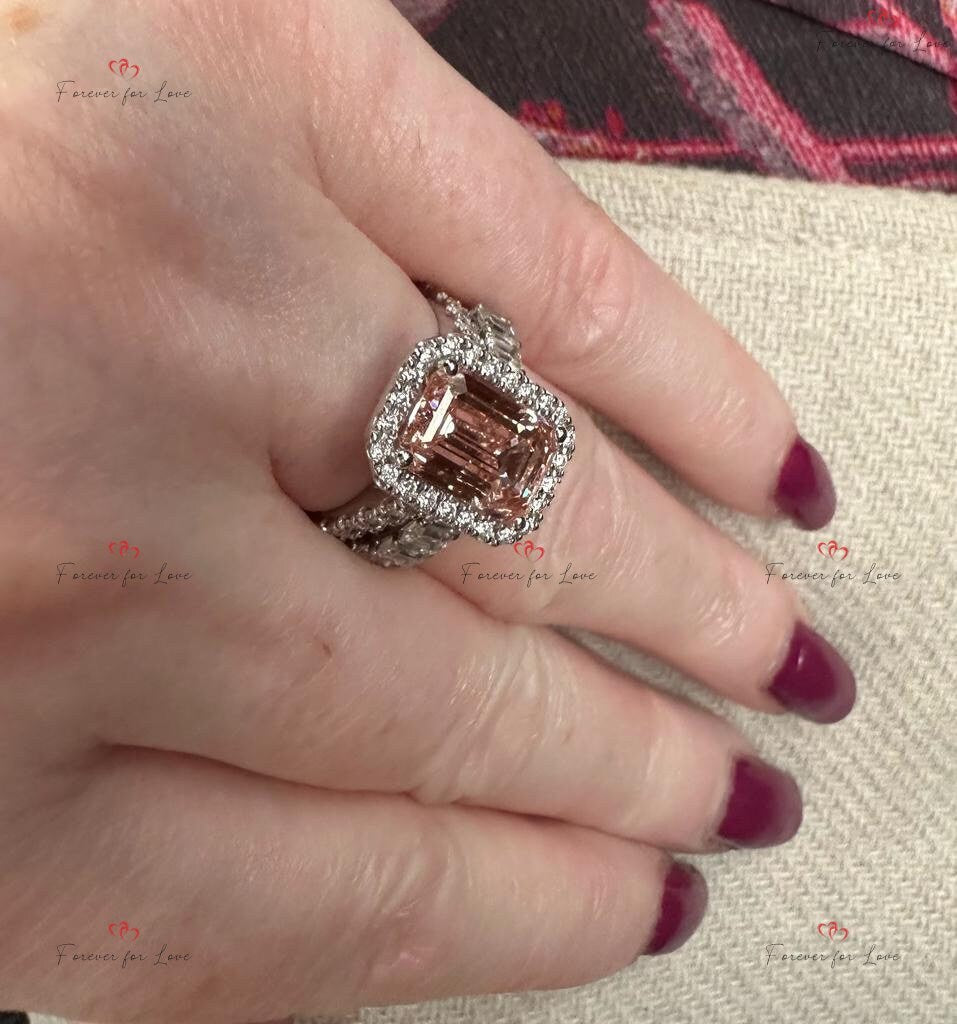 Bague de fiançailles auréole avec diamant de laboratoire émeraude certifié IGI 4 carats Emerald cut 1Ct Moissanite Taille Brillant engagement ring in Gold or Platinum — custom handcrafted by Forever For Love