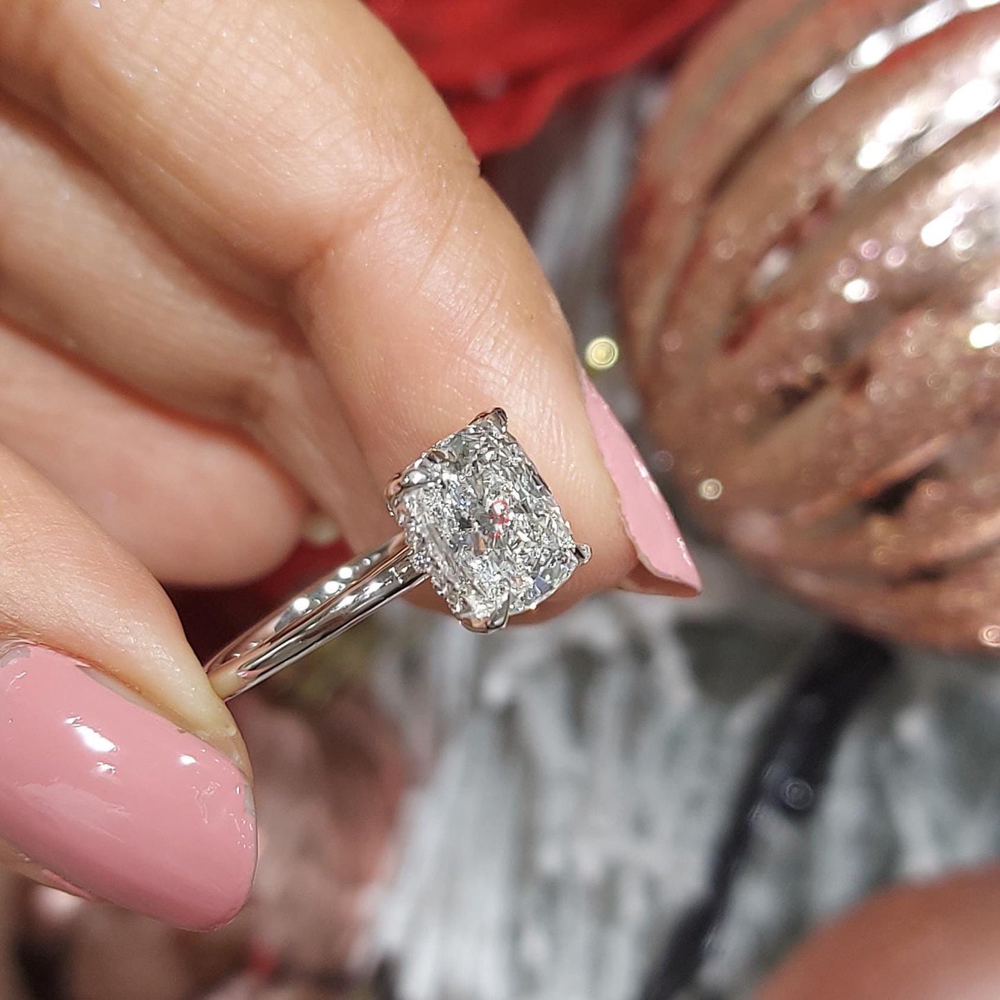 2 Karat IGI-zertifizierter Kissen-Labor-Diamant-Platinring Cushion cut Moissanite engagement ring in 935 Argentium Silber — custom handcrafted by Forever For Love