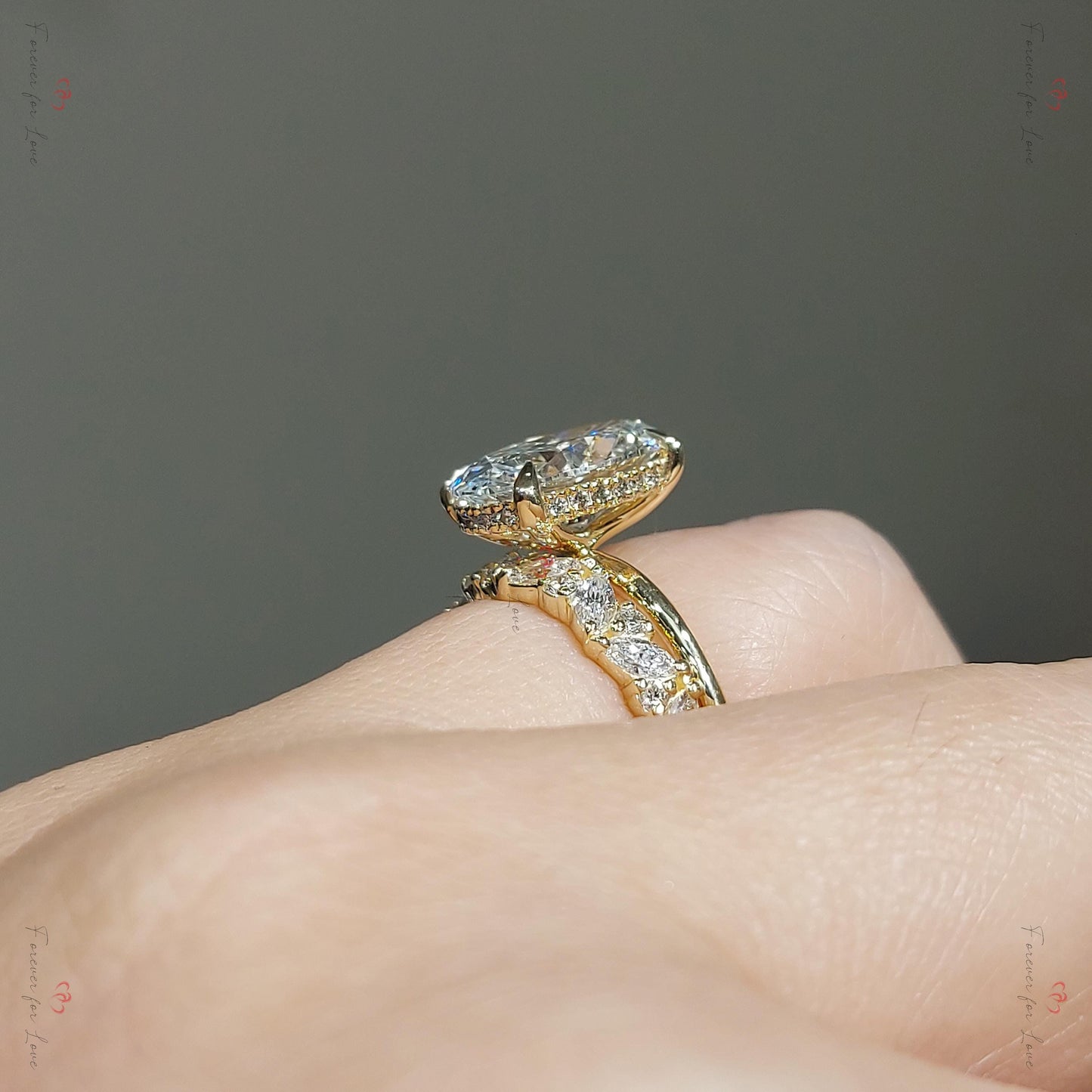 3,5 Karat ovales Labordiamant-Brautset Oval cut Moissanite engagement ring in 935er Argentium Silber — custom handcrafted by Forever For Love
