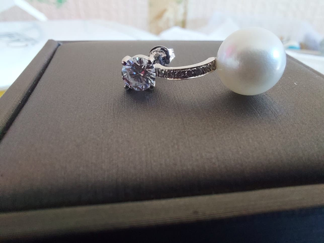 Ohrringe aus 18 Karat Gold mit Diamanten und Südseeperlen, große Perlen- und Diamantohrringe, Südseeperlen- und Diamantohrringe Moissanite engagement ring in Gold or Platinum — custom handcrafted by Forever For Love