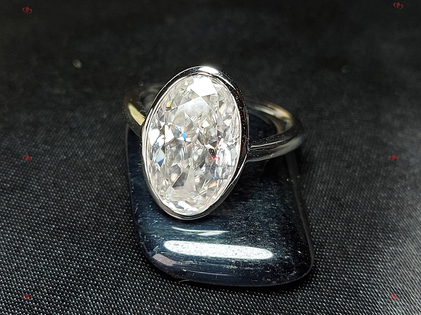 Bague de fiançailles 6 CT Moissanite avec serti clos, bague taille ovale allongée givrée de 14*9mm, bague moderne en diamant ovale, or jaune massif 14 carats. Oval cut 1Ct Moissanite taille brillant engagement ring in Gold or Platinum — custom handcrafted by Forever For Love
