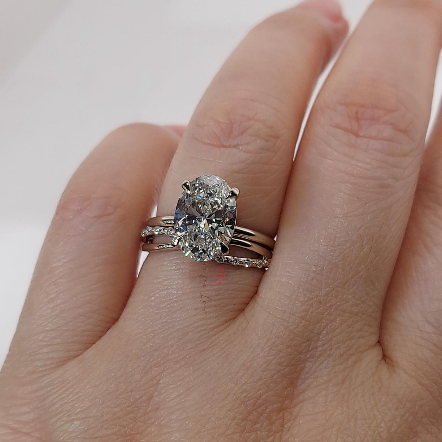 3 Karat ovaler Labor-Diamant mit verstecktem Halo-Band Oval cut Moissanite engagement ring in 935 Argentium Silber — custom handcrafted by Forever For Love