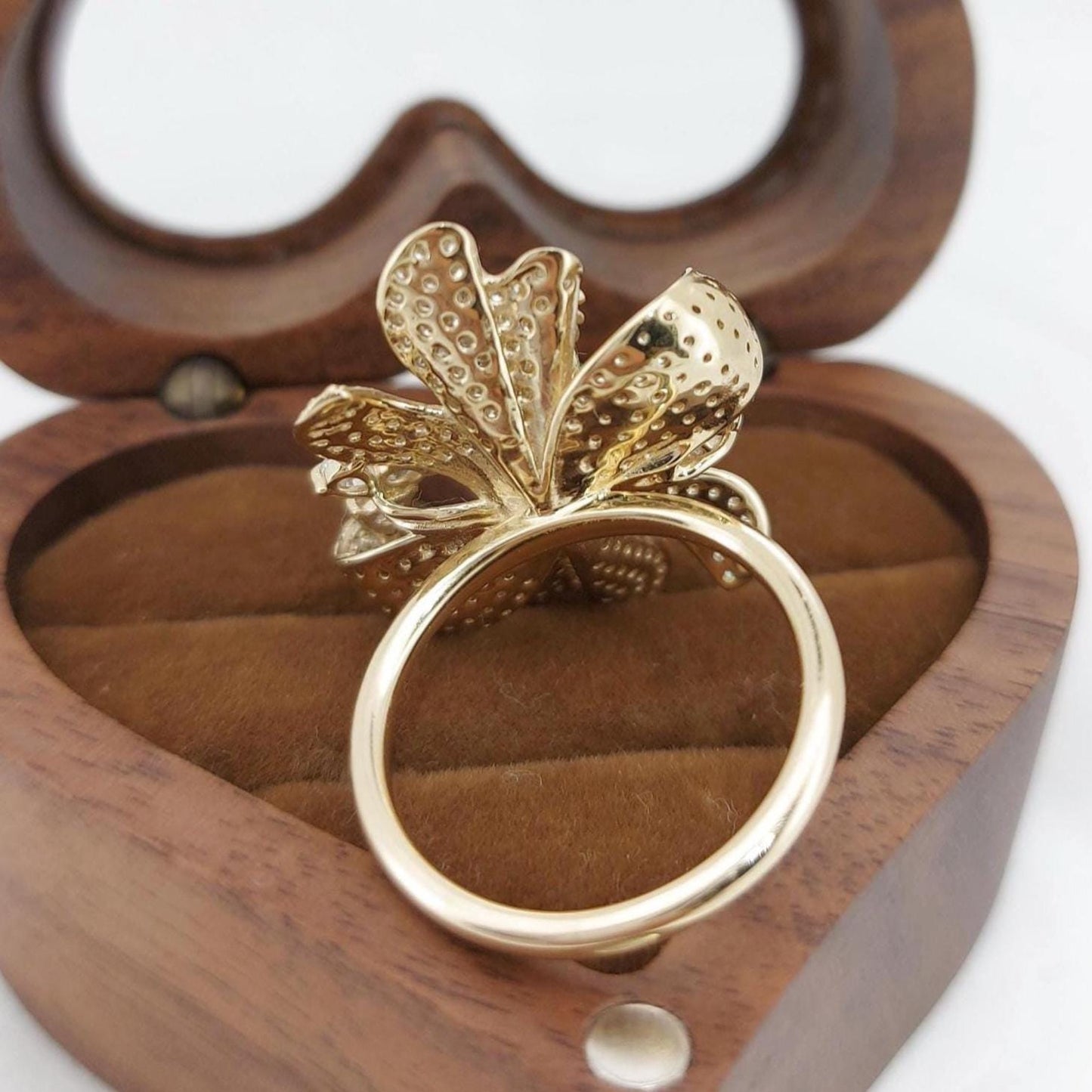 Vintage Round Paraíba Engagement Ring Art Deco Yellow Gold Leaf Flower Bridal Ring Diamond Petal Wedding Ring Wedding Season Ring
