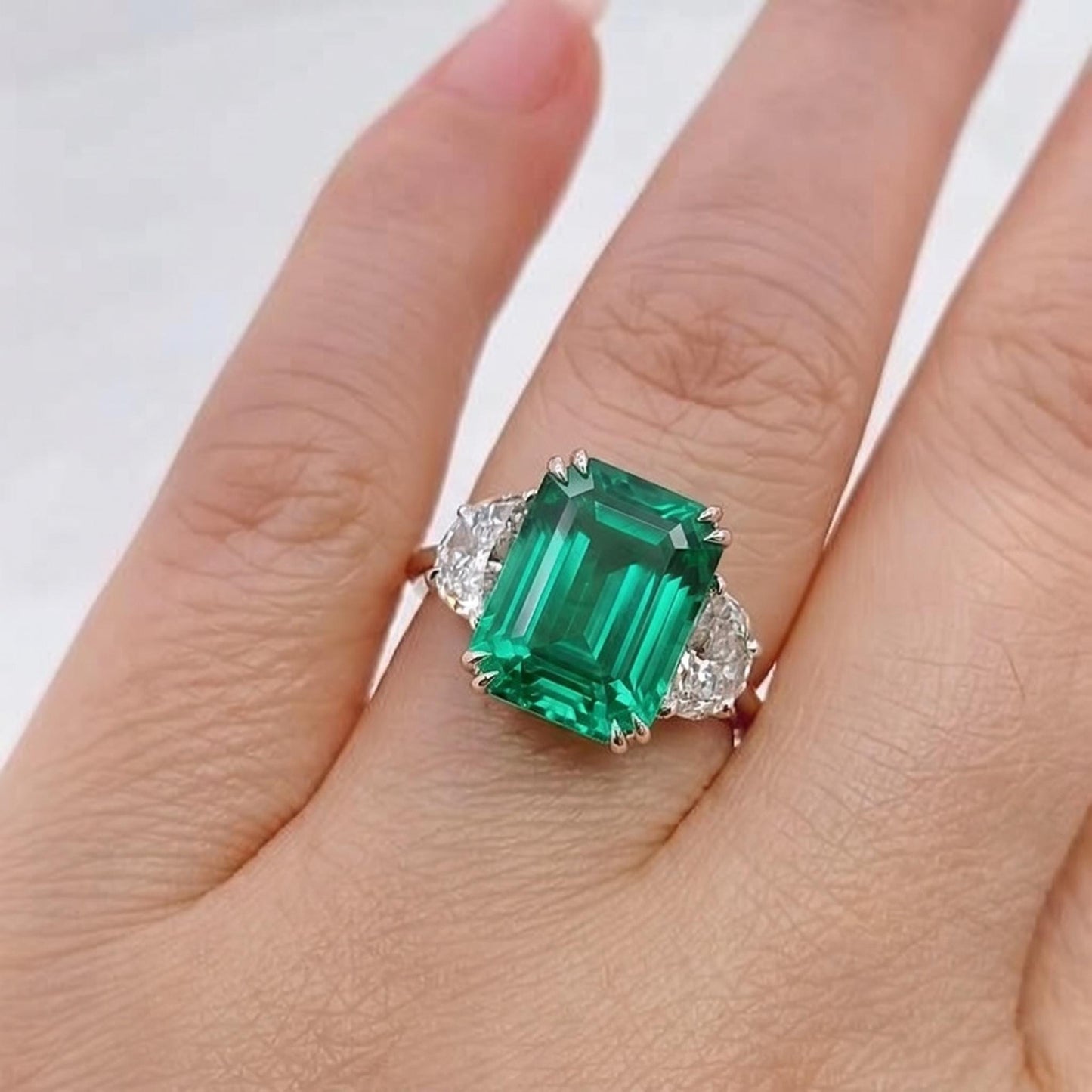 Smaragd-Diamant-, Smaragd-, Mondstein-Verlobungsring Emerald cut Moissanite engagement ring in 935er Argentium Silber — custom handcrafted by Forever For Love