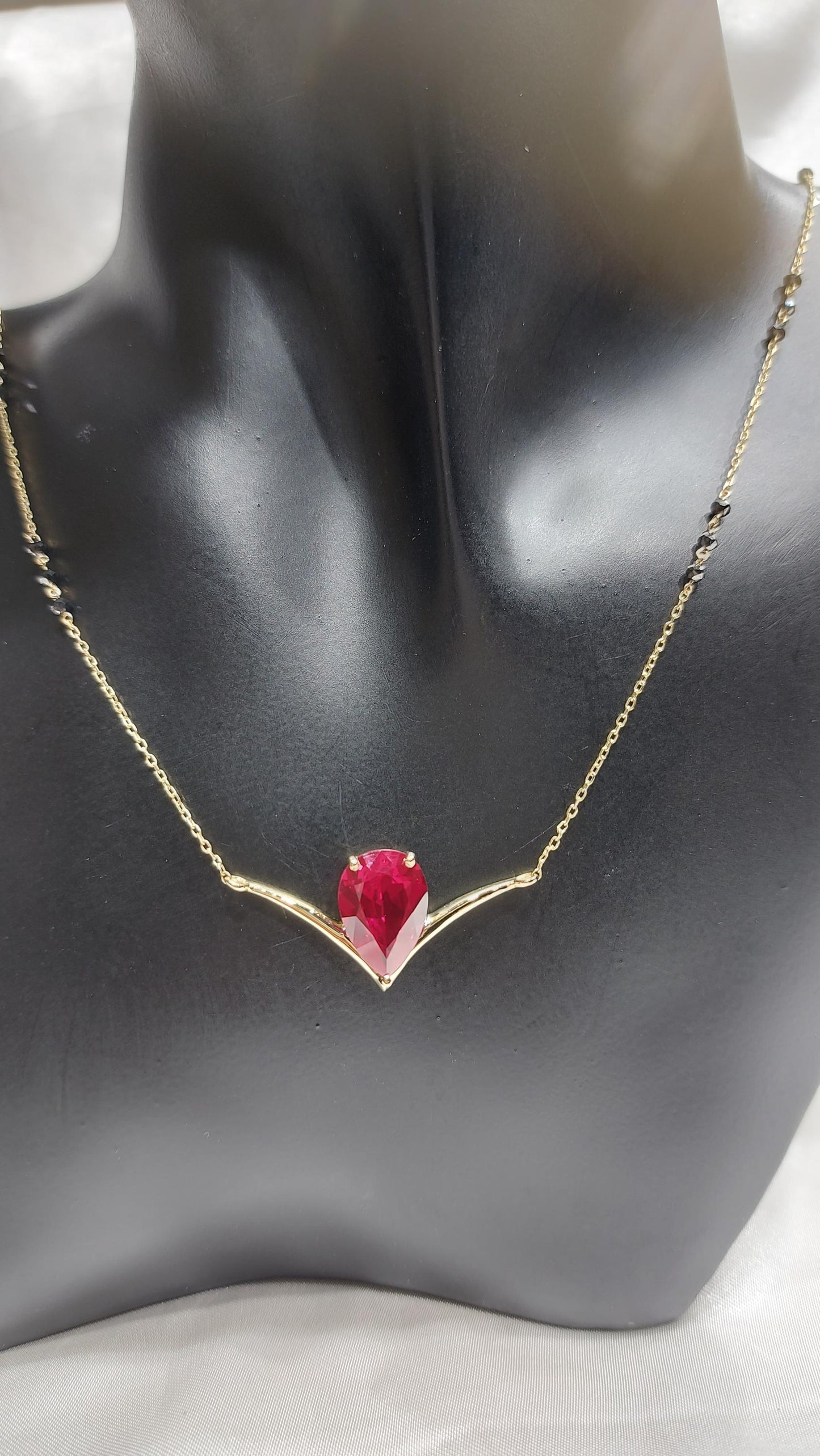 Mangalsutra de perles rubis et noires, Collier chaîne en or, Bijoux perlés faits main, Collier de mariage Véritable collier rubis, cadeau pour elle. Moissanite engagement ring in Gold or Platinum — custom handcrafted by Forever For Love