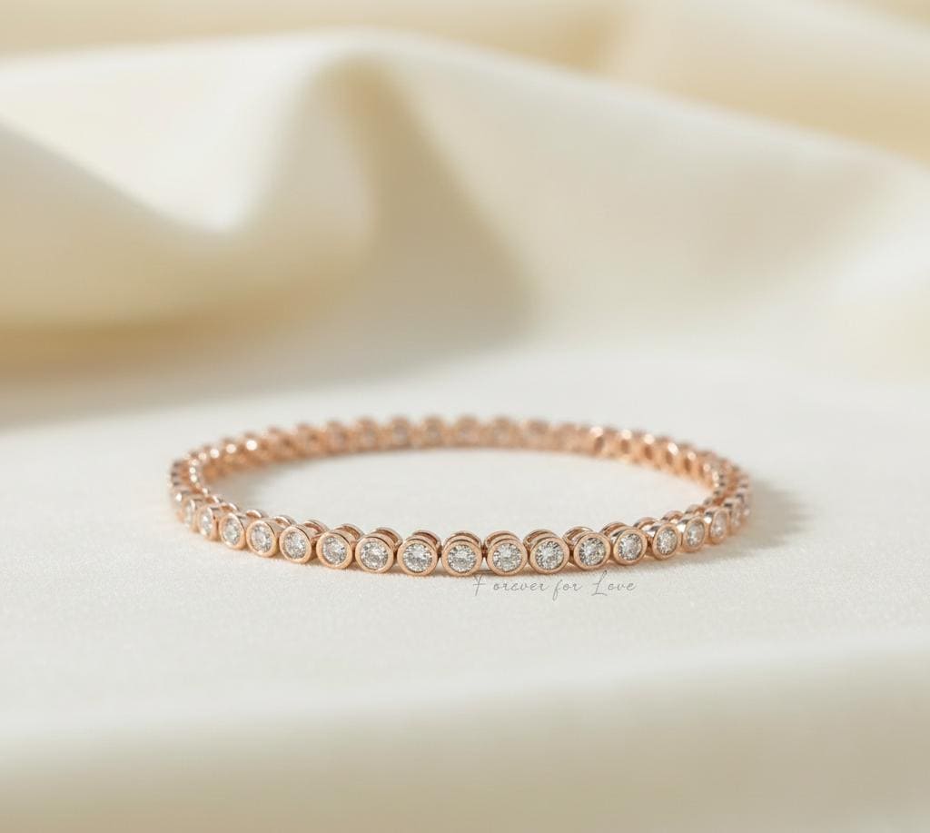 Diamant Tennis Bezel Armband 14K Weißgold rundes Tennisarmband, Labor-Zucht Armband, wunderschönes Weißdiamant Armband, rundes Armband. Moissanite engagement ring in Gold or Platinum — custom handcrafted by Forever For Love