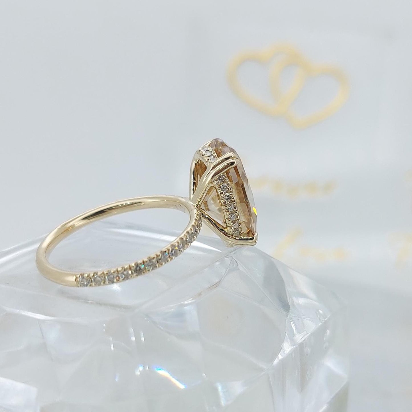 5.5 Karat Ovaler Moissanit Verlobungsring mit verstecktem Halo Oval cut Moissanite engagement ring in 935 Argentium Silber — custom handcrafted by Forever For Love