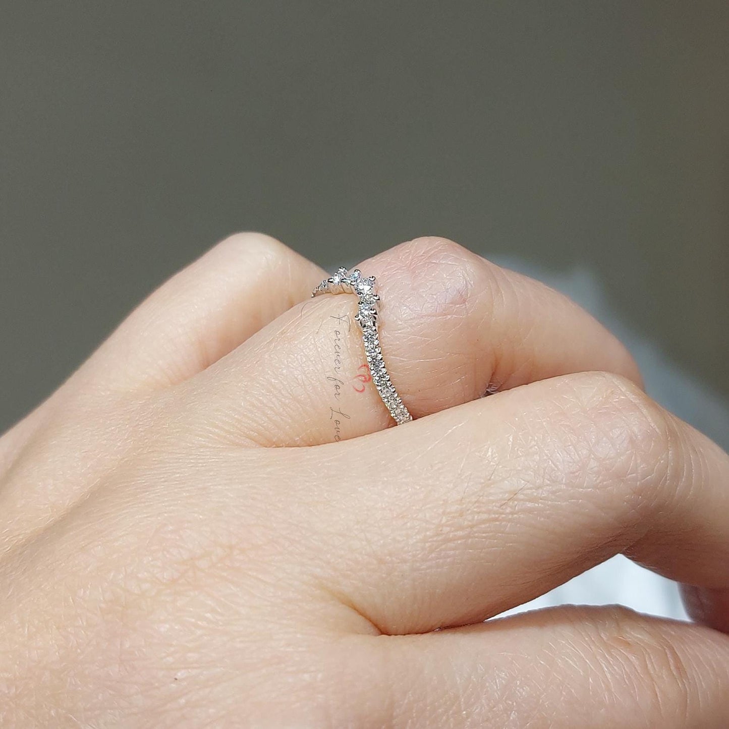 Bague empilable Courbe en diamant de laboratoire Round Lab Round cut Moissanite taille brillant engagement ring in Gold or Platinum — custom handcrafted by Forever For Love