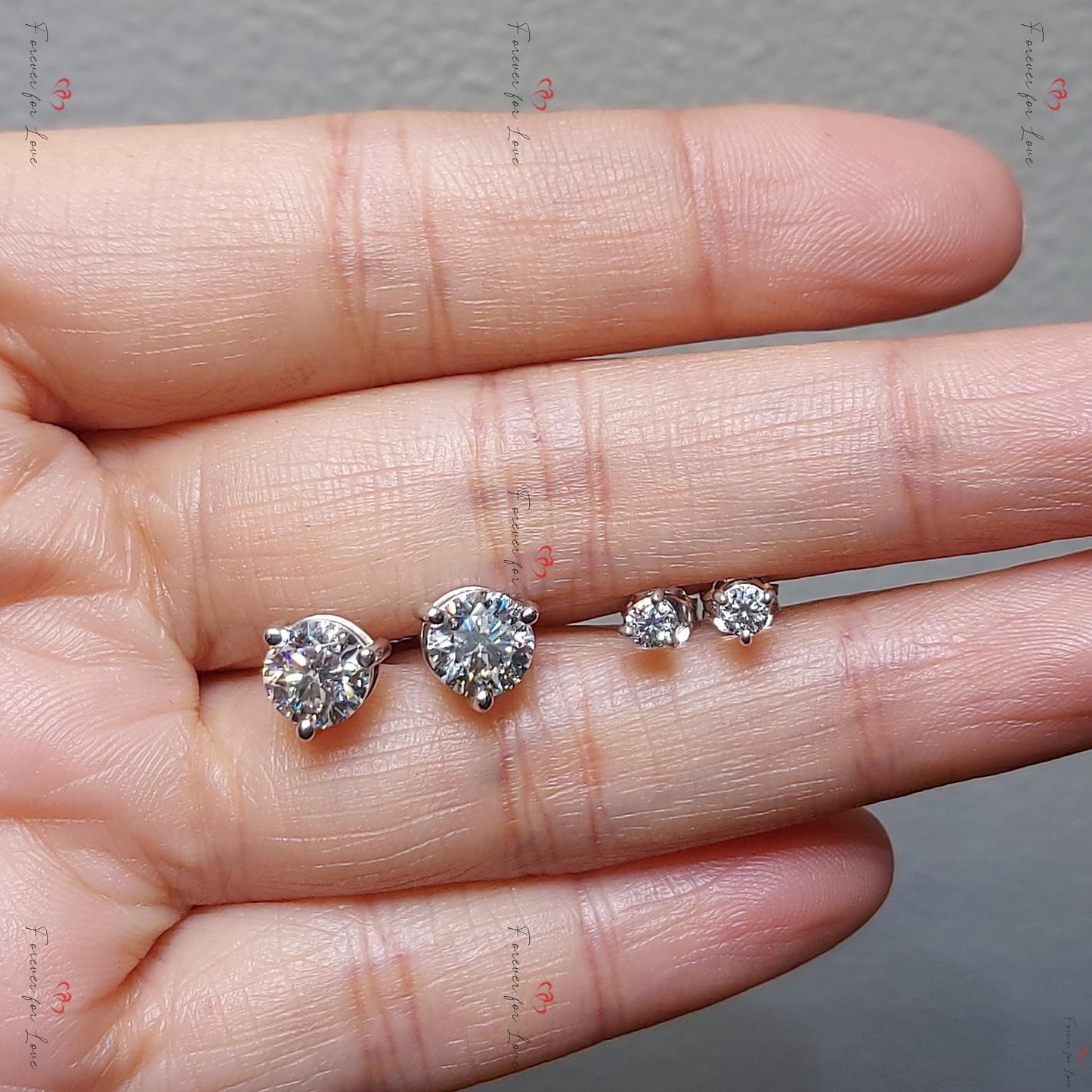 Ohrstecker aus massivem Gold mit Moissanit, goldene Ohrringe für den täglichen Gebrauch mit Schraubverschluss, brillant runder Schliff, Brautjungfern-Ohrringe, Geburtstagsgeschenke für sie Moissanite engagement ring in Gold or Platinum — custom handcrafted by Forever For Love