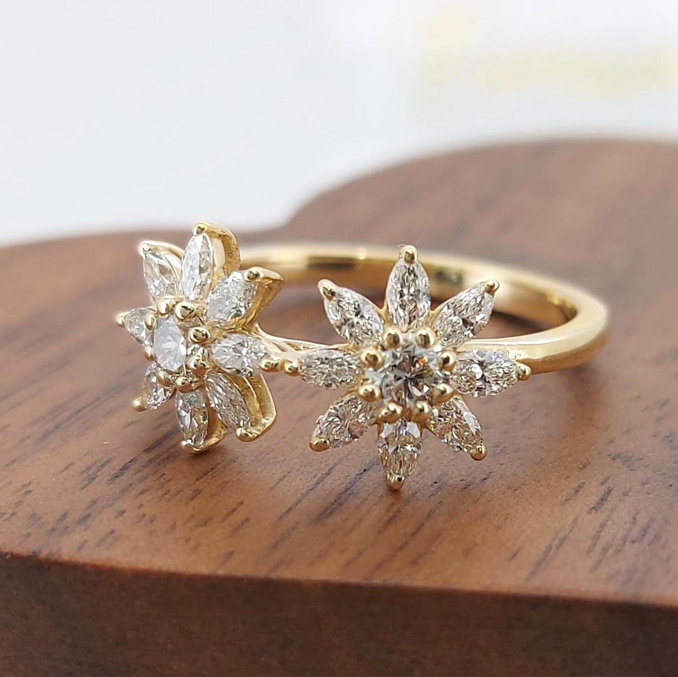 Labordiamantring im Marquiseschliff Marquise cut Moissanite engagement ring in 935er Argentium Silber — custom handcrafted by Forever For Love