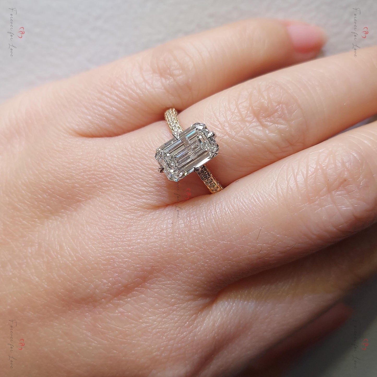 Bague de fiançailles solitaire émeraude, diamant de laboratoire émeraude 3 carats Emerald cut 1Ct Moissanite taille brillant engagement ring in Gold or Platinum — custom handcrafted by Forever For Love