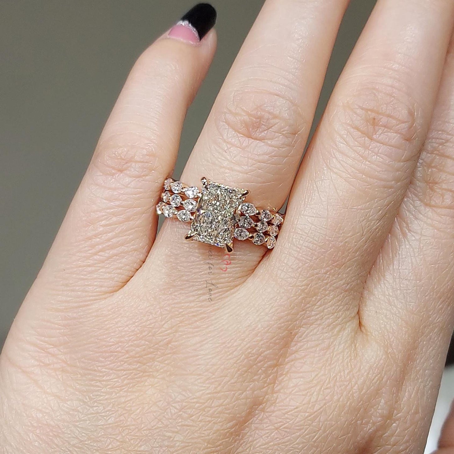 Alliance Éternité en Diamants Taille Radiant de 3 Carats Radiant cut Moissanite taille brillant engagement ring in Gold or Platinum — custom handcrafted by Forever For Love