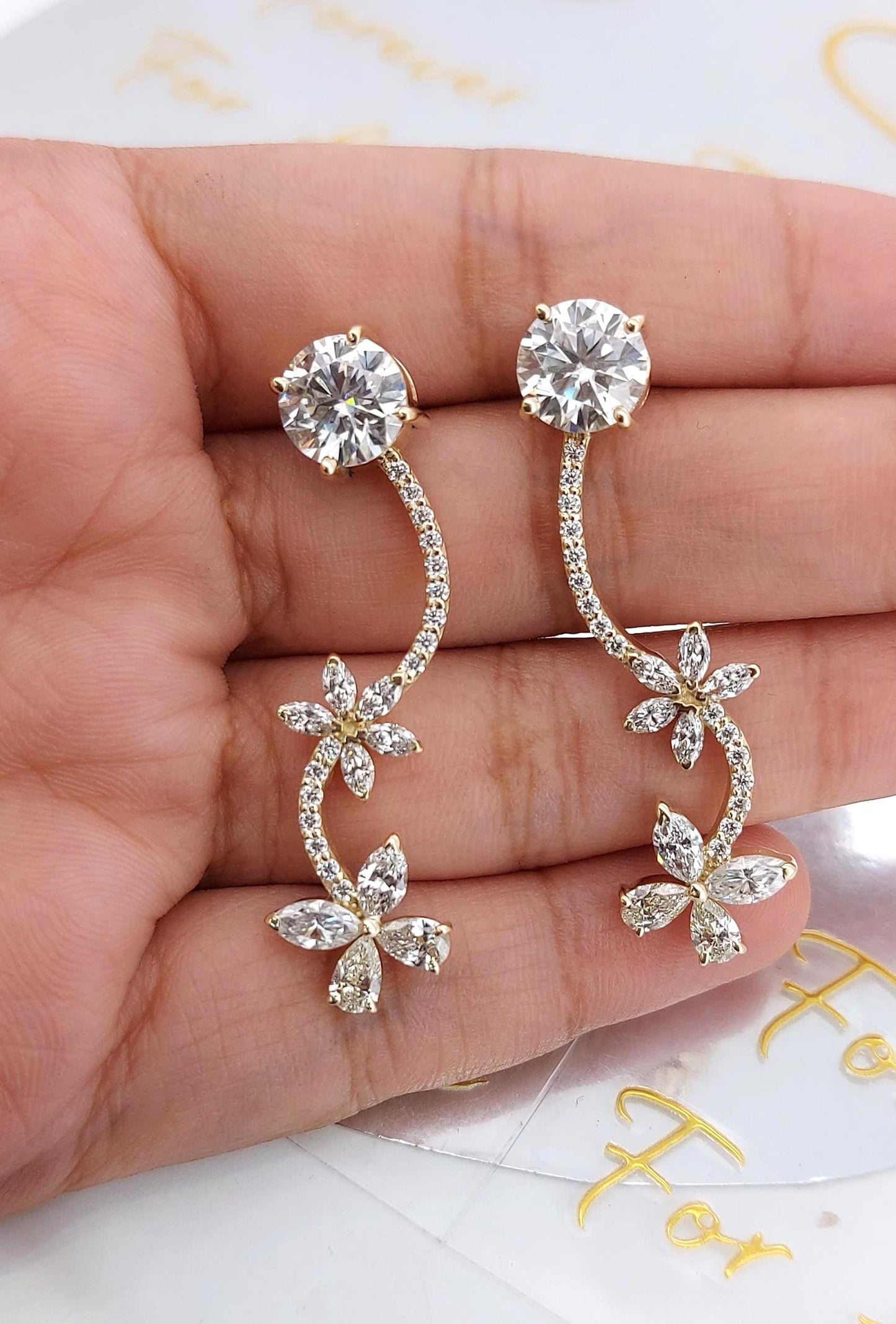 2,5 Karat Gesamt E/VVS2 Blumenranken Diamant Ohrhänger, runder, Marquise- & tropfenförmiger Labor-Diamant, Massivgold, Hängeohrringe, perfektes Geschenk Moissanite engagement ring in Gold or Platinum — custom handcrafted by Forever For Love
