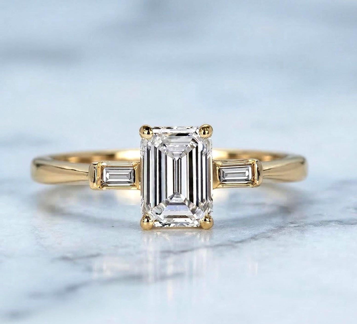 Diamant émeraude, Bague de fiançailles trois pierres émeraude Emerald cut Moissanite engagement ring in Gold or Platinum — custom handcrafted by Forever For Love