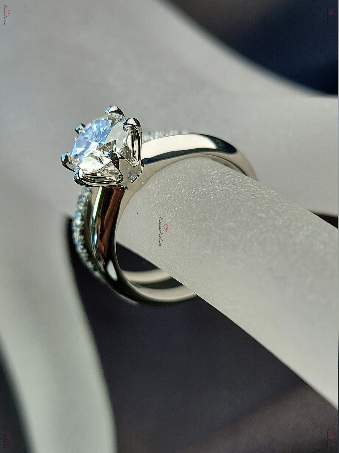 Bague de fiançailles avec diamant rond certifié IGI de 1,2 carat Round cut Moissanite Taille Brillante engagement ring in Gold or Platinum — custom handcrafted by Forever For Love