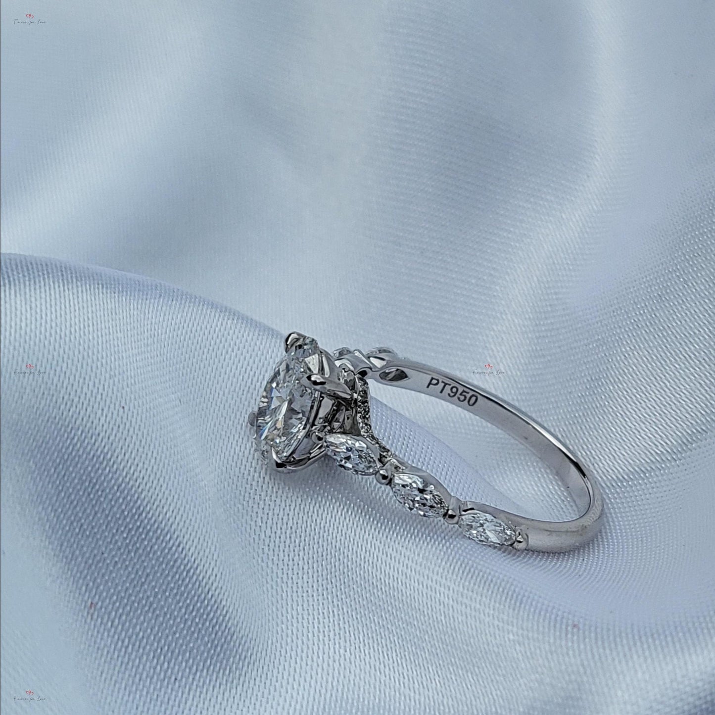 Vintage-Verlobungsring mit ovalem Labor-Diamanten Oval cut Moissanite engagement ring in 935er Argentium Silber — custom handcrafted by Forever For Love