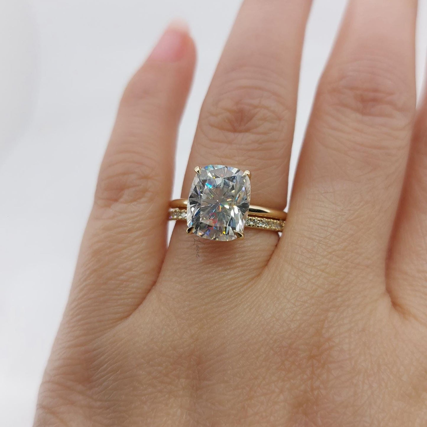 5 Karat Kissenschliff Labor-Diamant Eternity-Ring mit verbessertem Pavé Cushion cut Moissanite engagement ring in 935er Argentium Silber — custom handcrafted by Forever For Love