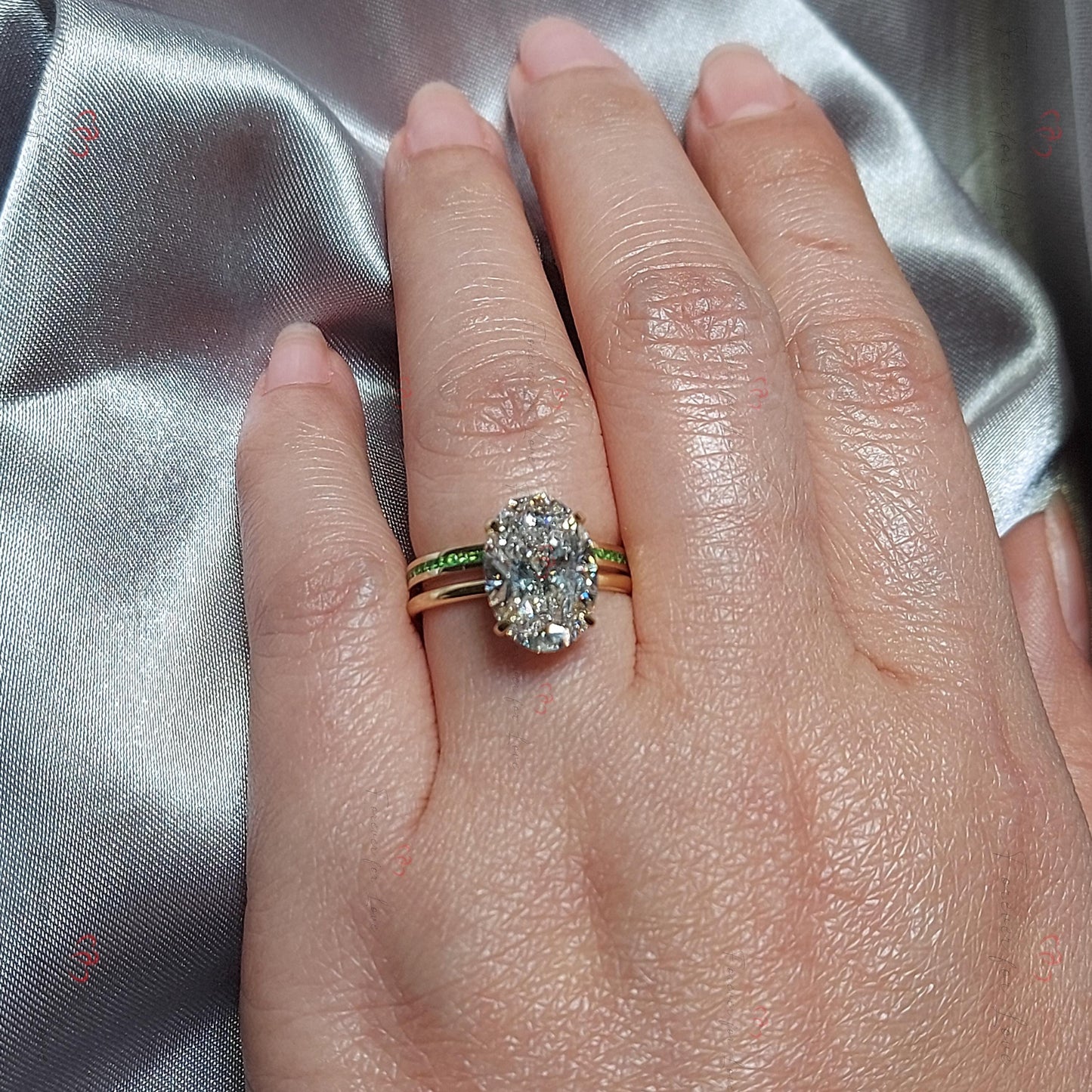 Ehering mit natürlichen Smaragden und Pavé-Diamanten Emerald cut Moissanite engagement ring in 935 Argentium Silber — custom handcrafted by Forever For Love