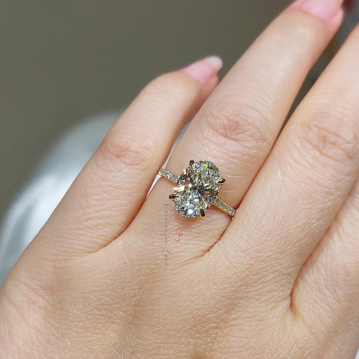 Ensemble Bague de Fiançailles et Alliance avec Diamant Ovale de Laboratoire 3 Carats Oval cut 1Ct Moissanite taille brillant engagement ring in Gold or Platinum — custom handcrafted by Forever For Love