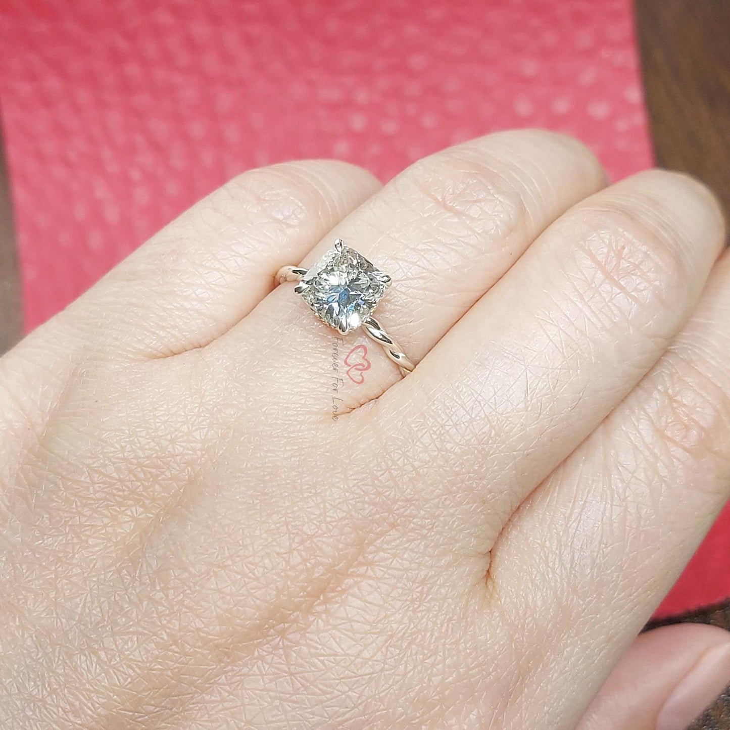 Bague de fiançailles en diamant de laboratoire coussin de 2 carats certifié IGI Cushion cut 1Ct Moissanite taille brillant engagement ring in Gold or Platinum — custom handcrafted by Forever For Love