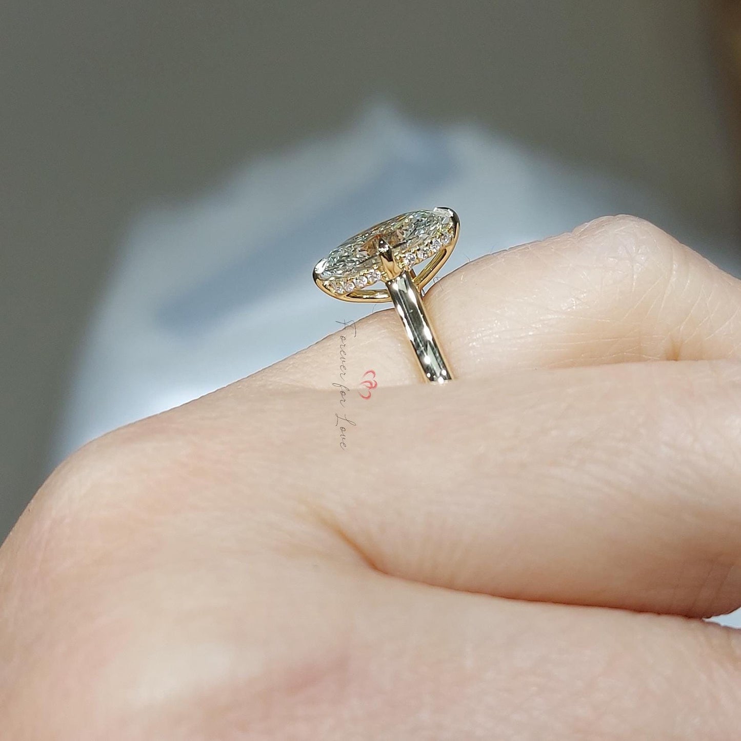 3,5 Karat IGI-zertifizierter ovaler Labor-Diamant Verlobungsring mit verstecktem Halo Oval cut Moissanite engagement ring in 935 Argentium Silber — custom handcrafted by Forever For Love