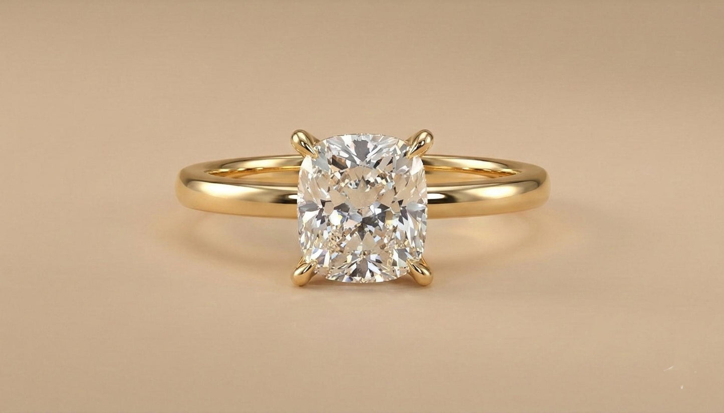 1,2 Karat Cushion Labordiamant Verlobungsring mit verstecktem Halo Cushion cut Moissanite engagement ring in 935er Argentium Silber — custom handcrafted by Forever For Love