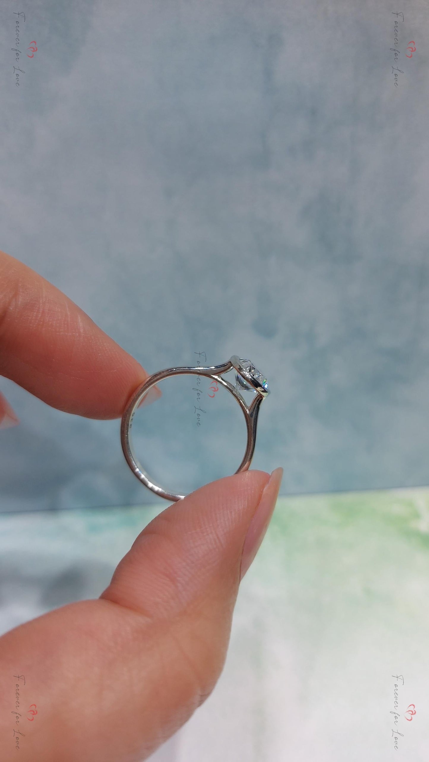 Bague de fiançailles solitaire ovale en moissanite Oval cut 1Ct Moissanite taille brillant engagement ring in Gold or Platinum — custom handcrafted by Forever For Love