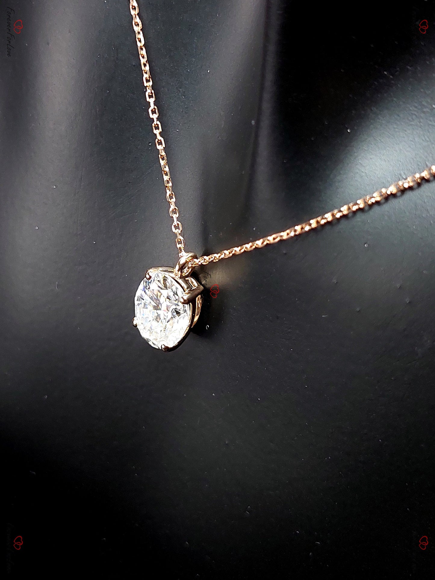 Collier ovale en moissanite, or rose 14 carats, pendentif minimaliste délicat en moissanite, collier alternatif en diamant pour femme, cadeau spécial pour elle. Moissanite engagement ring in Gold or Platinum — custom handcrafted by Forever For Love
