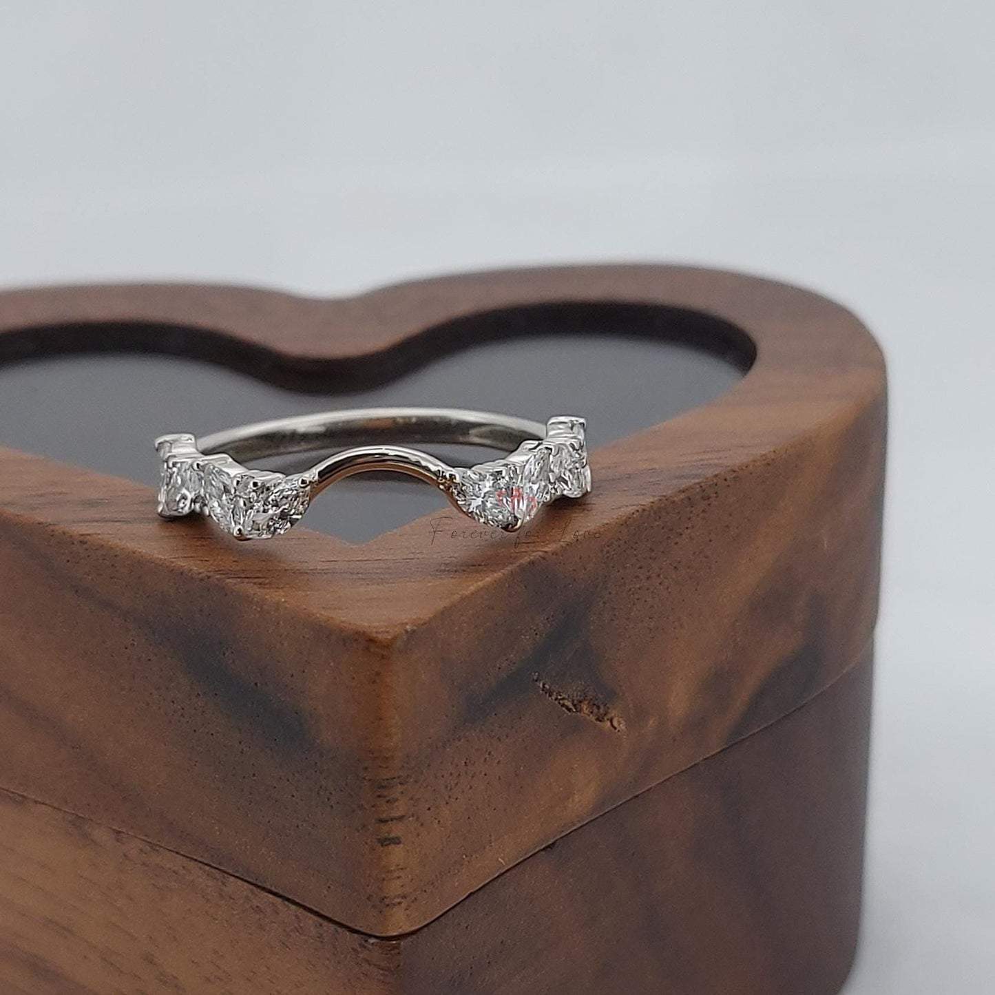 Bague de mariage vintage demi-éternité en or rose, bague de fiançailles pour femme avec diamants marquise et ronds, bague d'anniversaire Round cut Moissanite taille brillant engagement ring in Gold or Platinum — custom handcrafted by Forever For Love