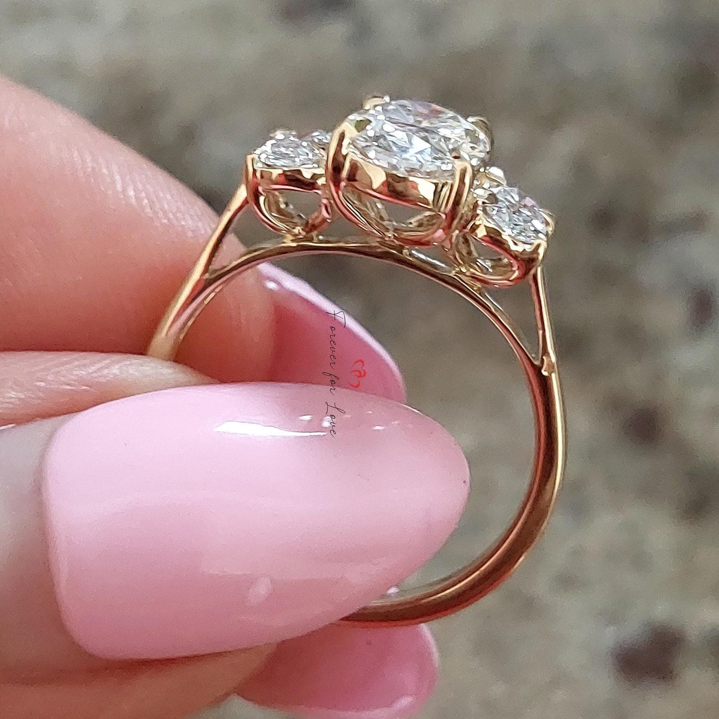 Bague d'anniversaire ovale à trois pierres certifiée IGI de 2 carats Oval cut Moissanite engagement ring in Gold or Platinum — custom handcrafted by Forever For Love
