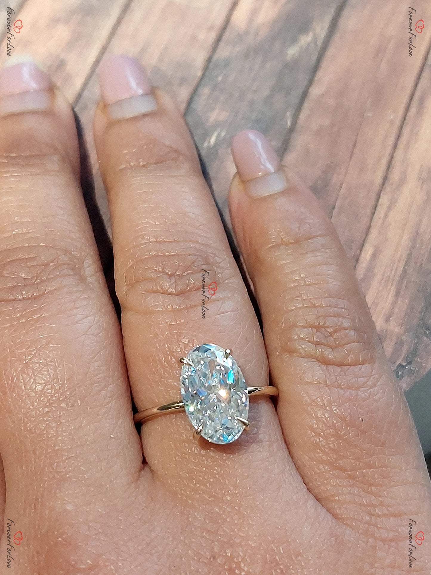 4,5 Karat ovaler Moissanit-Verlobungsring mit verstecktem Halo Oval cut Moissanite engagement ring in 935 Argentium Silber — custom handcrafted by Forever For Love