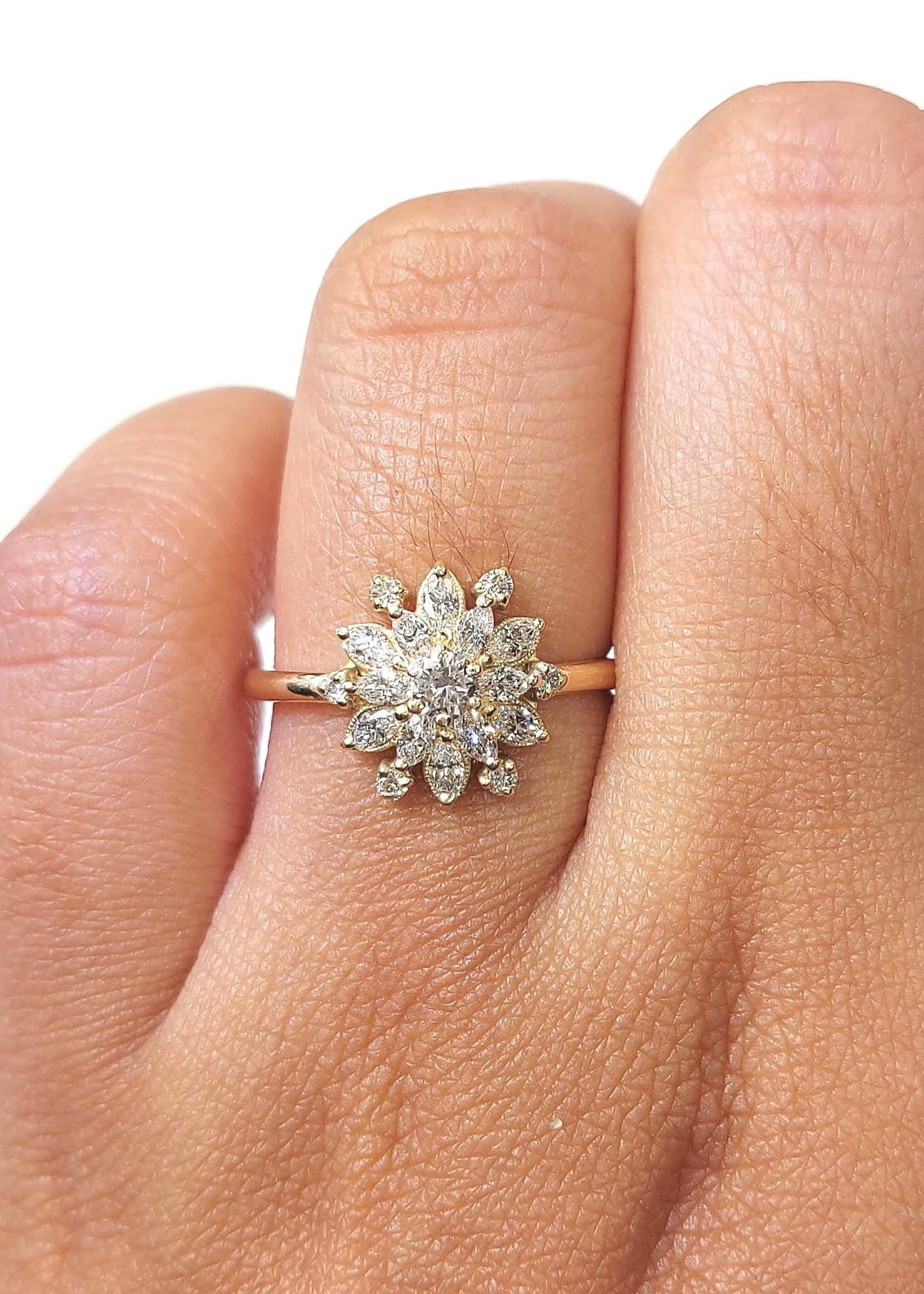 Marquise-Ring mit Labor-Diamanten Marquise cut Moissanite engagement ring in 935 Argentium Silber — custom handcrafted by Forever For Love