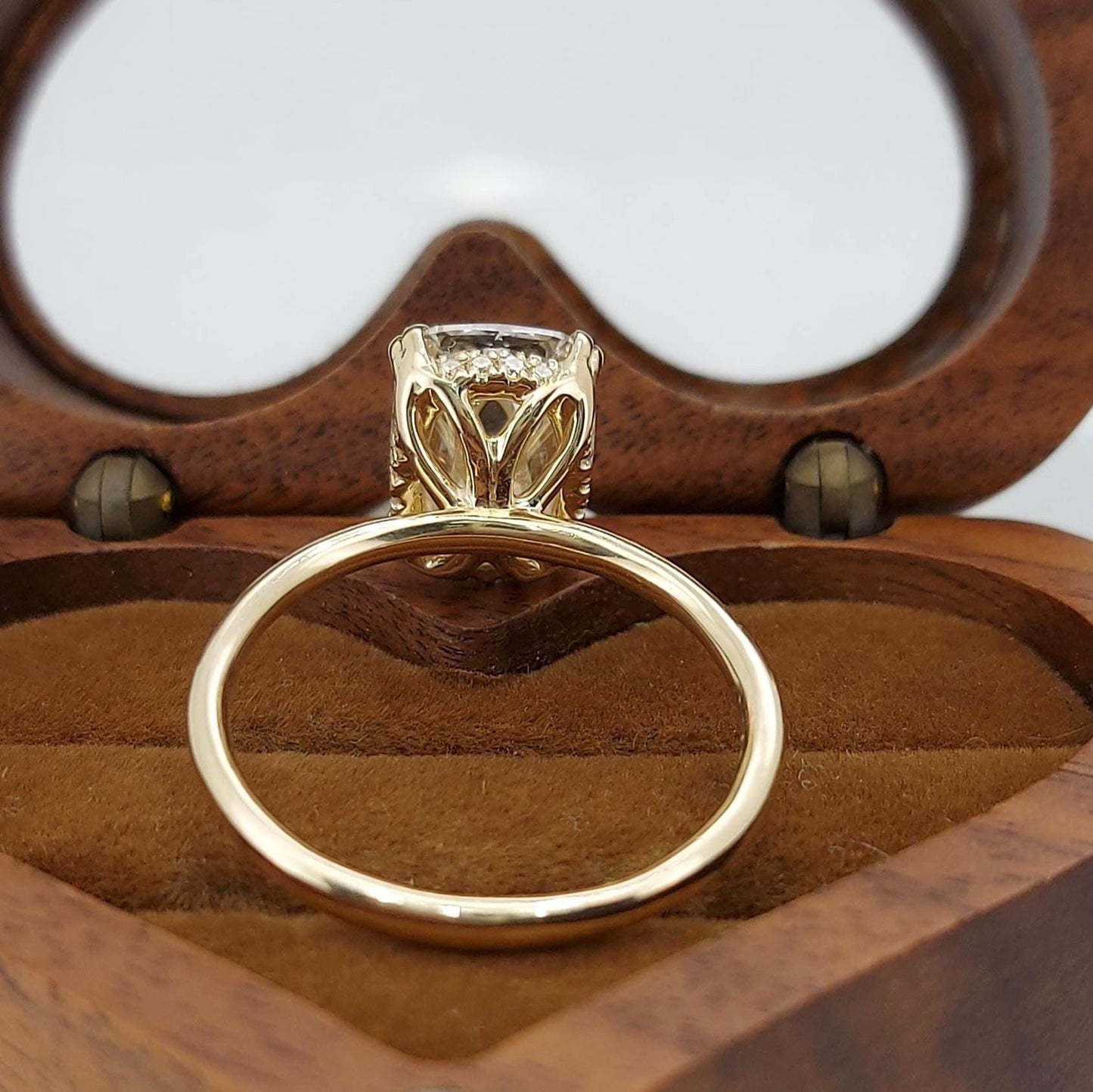 4 Karat IGI-zertifizierter Old-Mine-Labordiamant Solitär-Verlobungsring Moissanite engagement ring in 935 Argentium Silber — custom handcrafted by Forever For Love