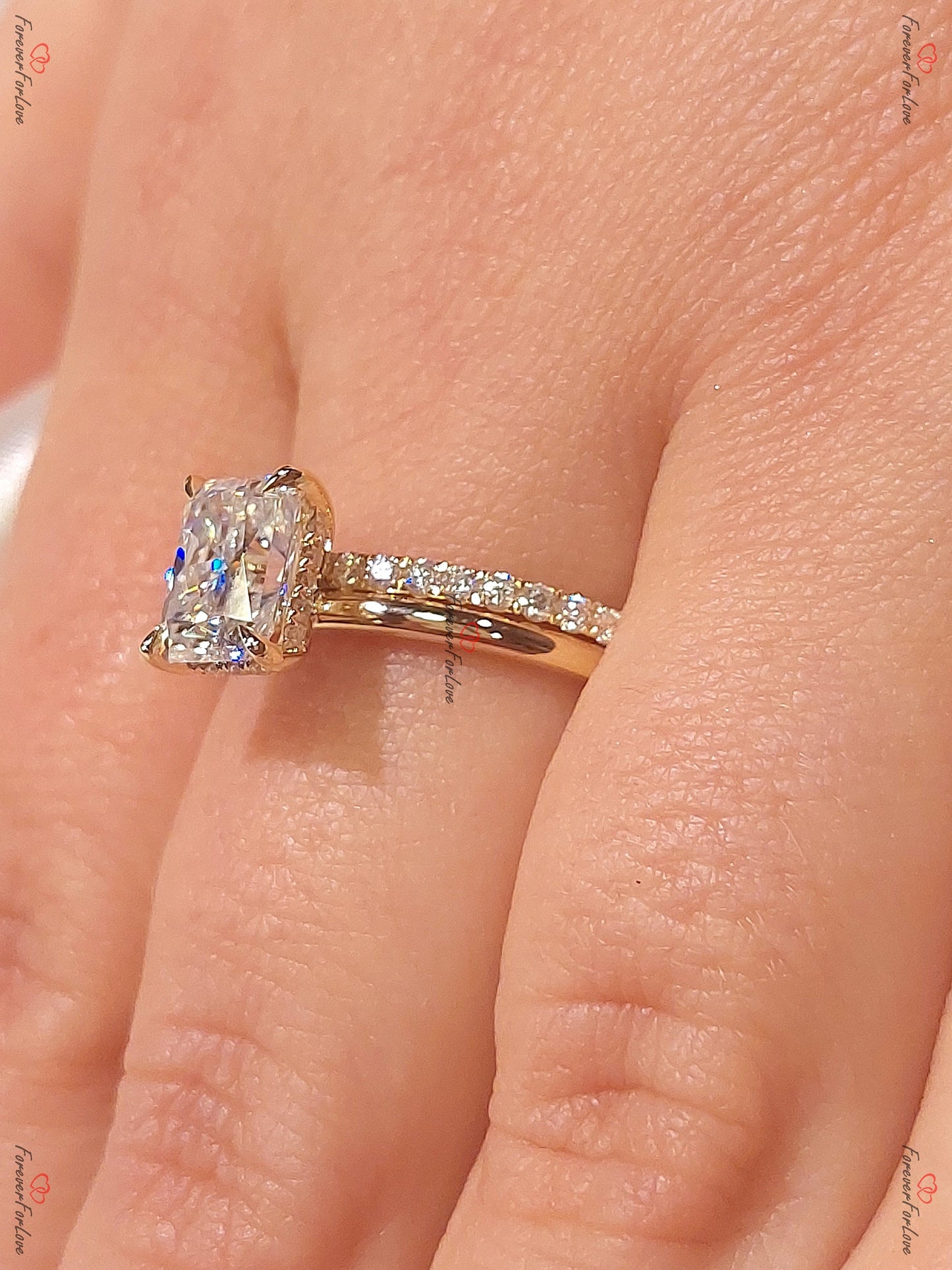 2 Karat strahlender Labor-Diamant & Moissanit Eternity Ring Radiant cut Moissanite engagement ring in 935er Argentium Silber — custom handcrafted by Forever For Love