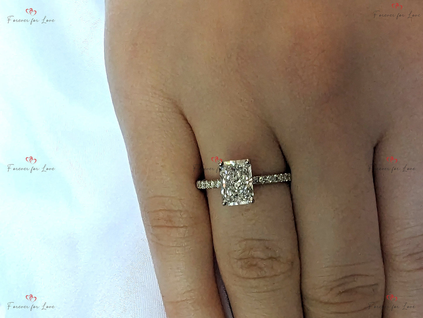 2,44 Karat IGI-zertifizierter Radiant-Diamant Verlobungsring mit verdecktem Halo Radiant cut Moissanite engagement ring in 935 Argentium Silber — custom handcrafted by Forever For Love
