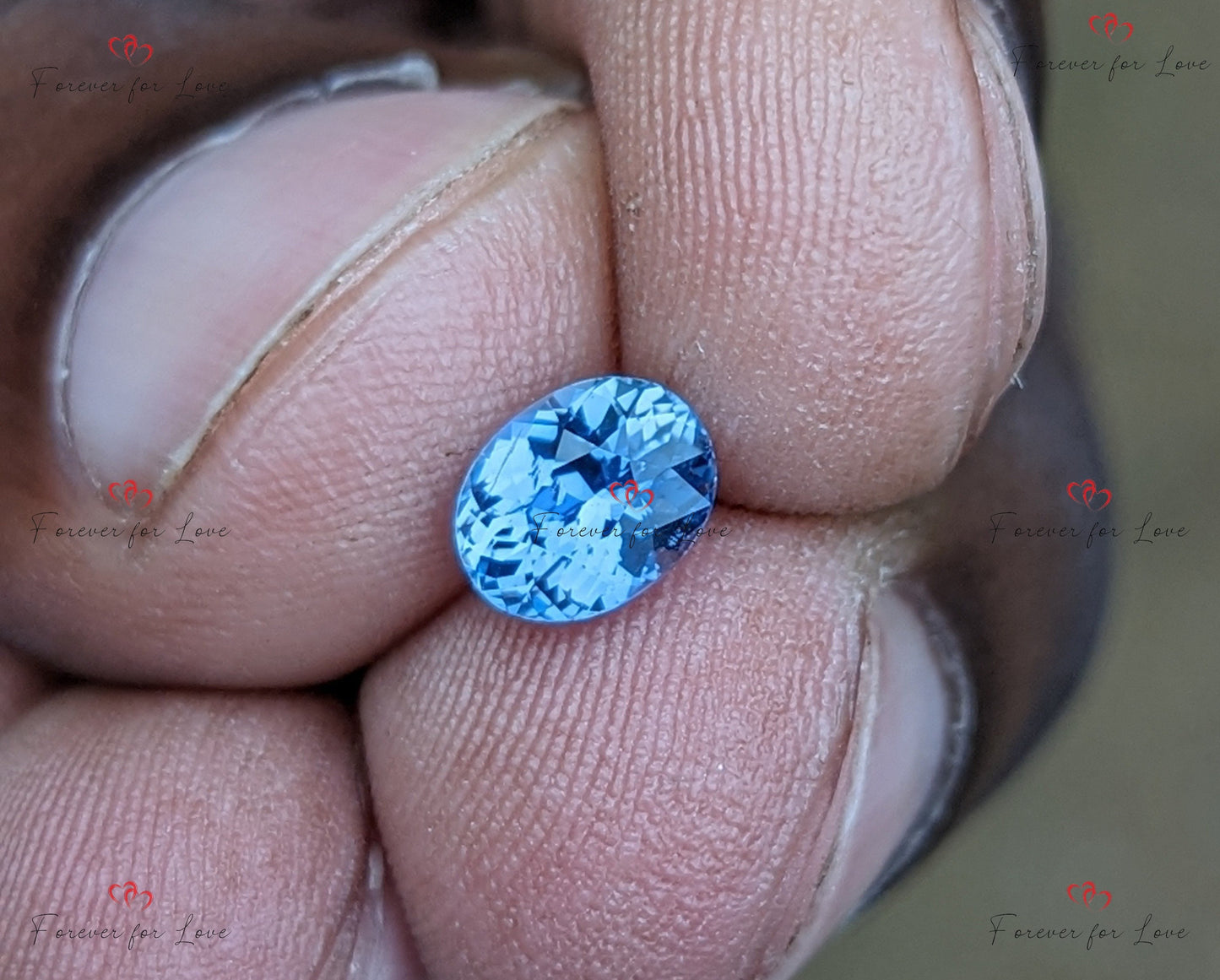Saphir bleu de Ceylan ovale unique, saphir naturel extrait, bijou sur mesure, pièce faite à la main. Moissanite engagement ring in Gold or Platinum — custom handcrafted by Forever For Love