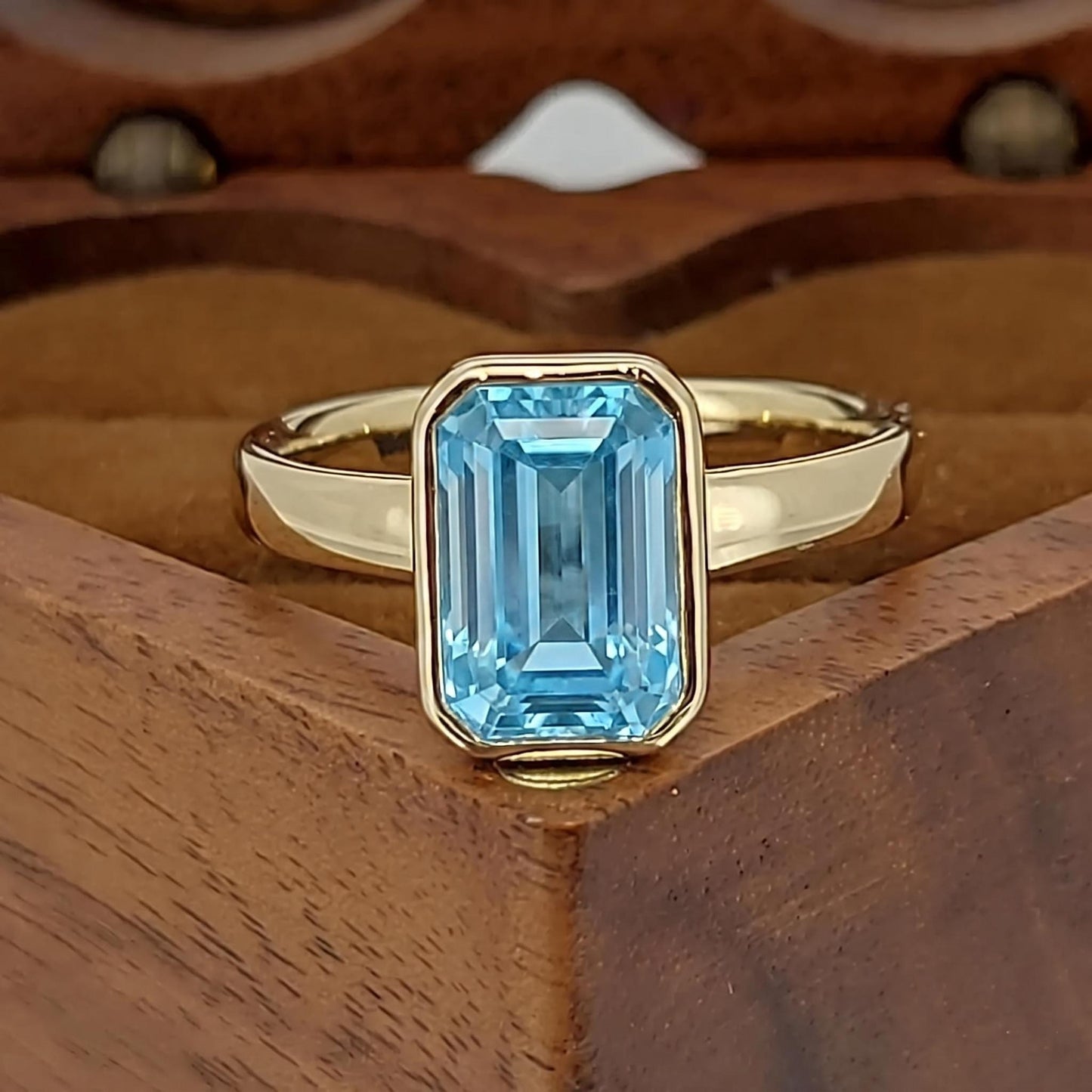 Bague de Fiançailles en Émeraude et Aigue-marine de 3 carats Emerald cut 1Ct Aigue-marine naturelle engagement ring in Gold or Platinum — custom handcrafted by Forever For Love