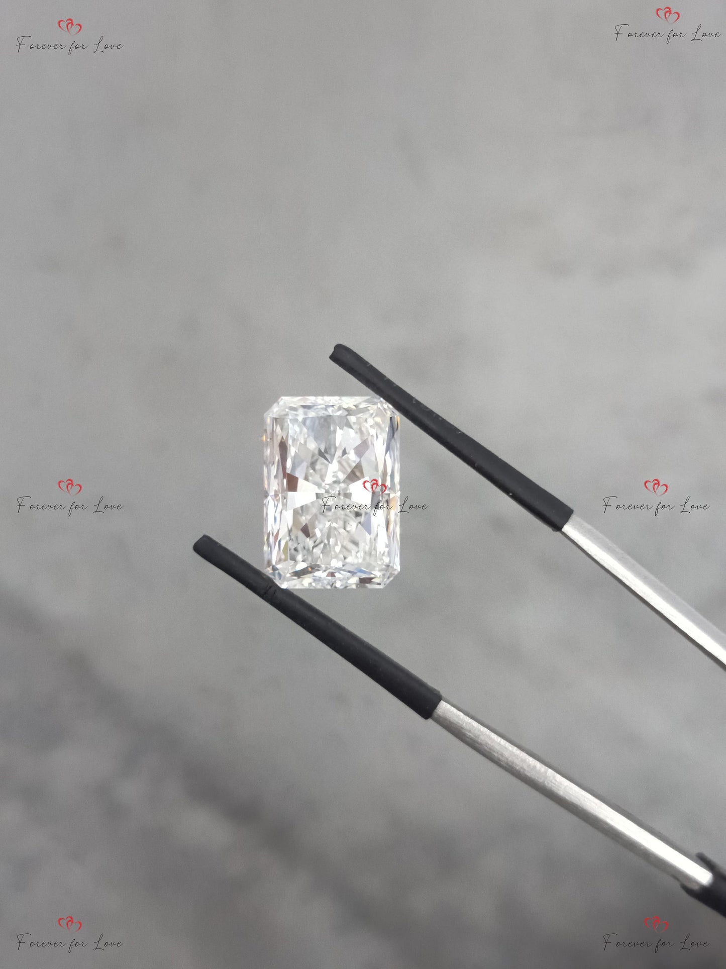 10 Karat Radiant Labordiamantring Radiant cut Moissanite engagement ring in 935 Argentium Silber — custom handcrafted by Forever For Love