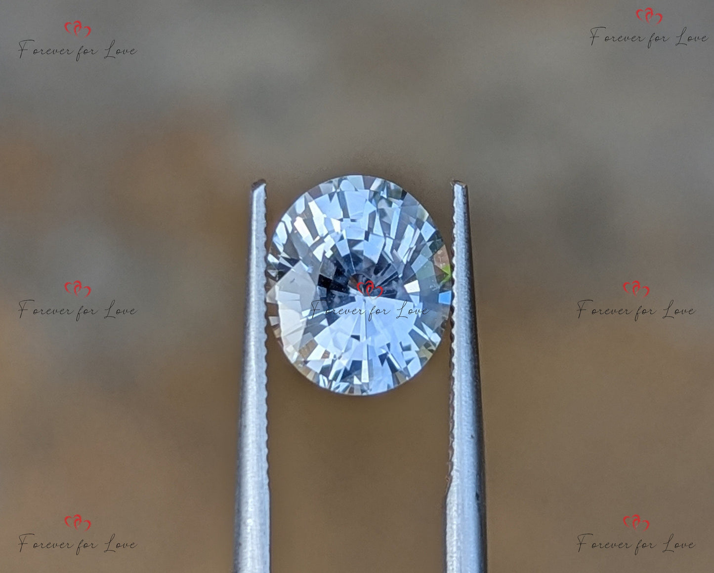 Saphir Blanc 3.51 carats, pierre précieuse ovale naturelle de Ceylan, 9.5 x 8 x 6.1mm, gemme de haute qualité Moissanite engagement ring in Gold or Platinum — custom handcrafted by Forever For Love