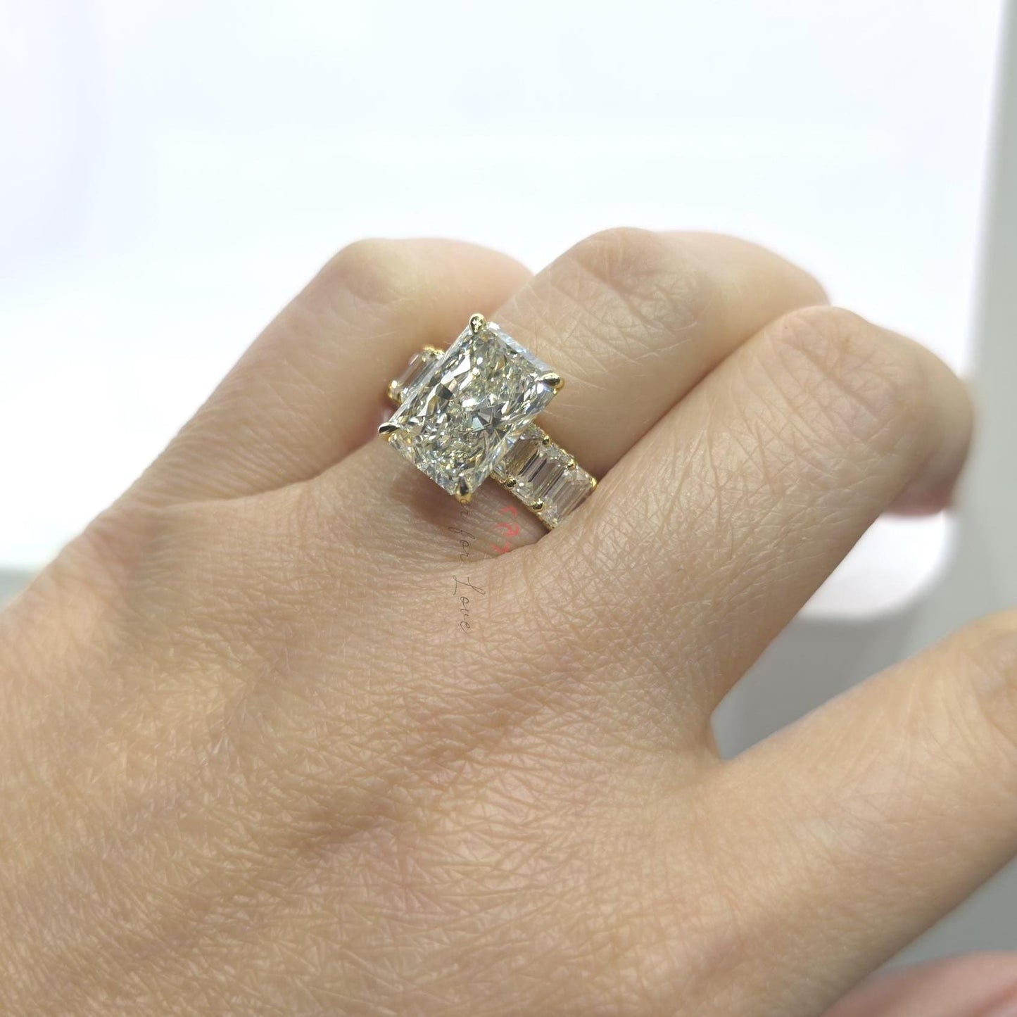 Bague de fiançailles solitaire en diamant radiant de laboratoire 5 carats Radiant cut 1Ct Moissanite taille brillant engagement ring in Gold or Platinum — custom handcrafted by Forever For Love