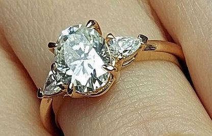 1.5 Ct Oval Diamond Engagement Ring
