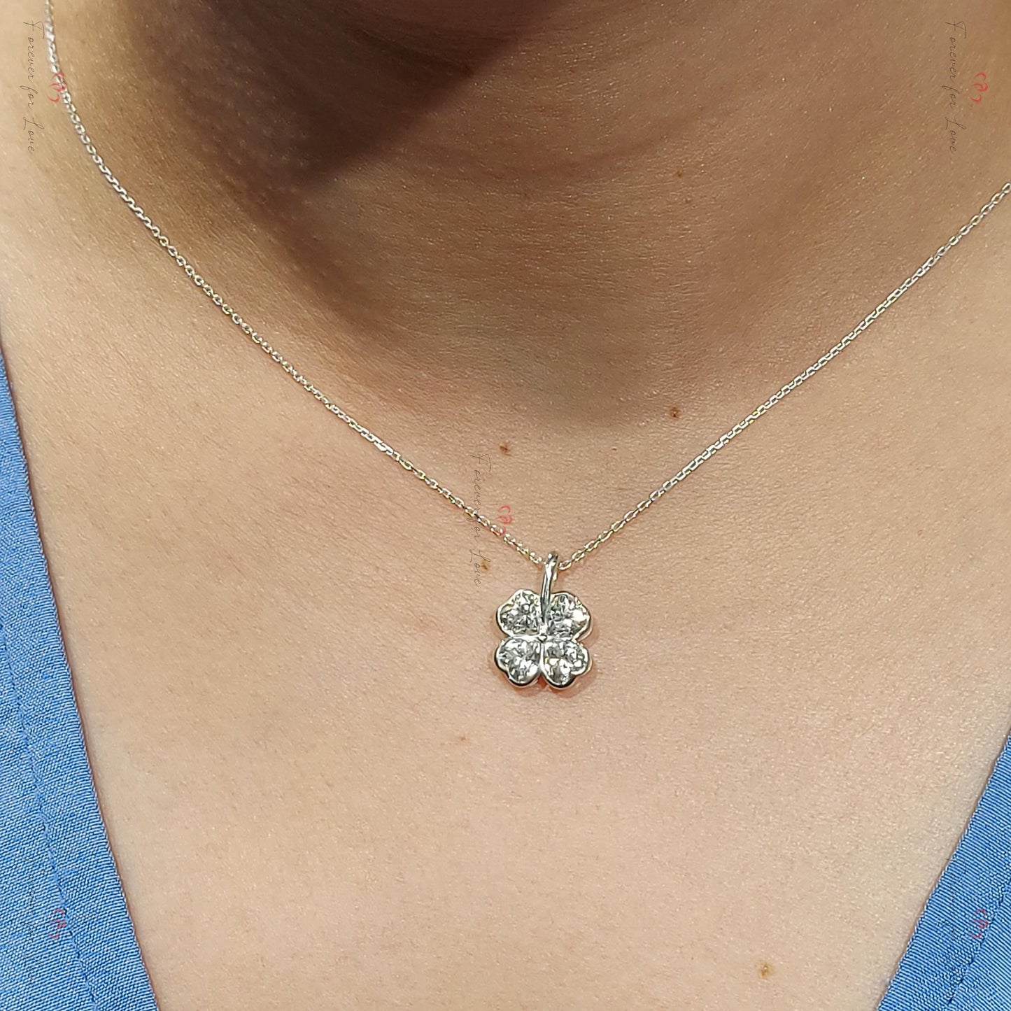 Collier Trèfle Cœur Diamant, Or Jaune 14 carats, Pendentif Cœur Minimaliste Délicat, Collier Femme en Vrai Diamant, Cadeau Spécial Pour Elle. Moissanite engagement ring in Gold or Platinum — custom handcrafted by Forever For Love