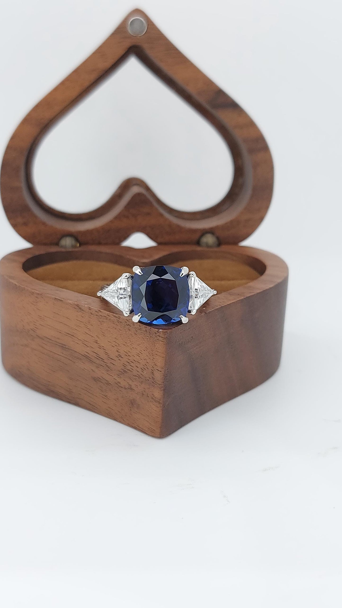 Blauer Diamant Saphir Drei-Stein Verlobungsring Moissanite engagement ring in Gold or Platinum — custom handcrafted by Forever For Love